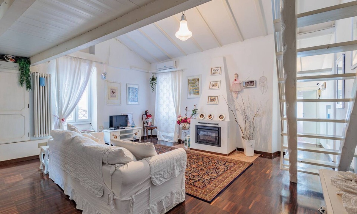 Borgo San Leonardo Apartment | GuestHost - Elegant 107 sqm apartment in Bergamo, ideal for 3 people. Located in the Borgo San Leonardo neighborhood, known for its historic streets, charming shops, and excellent restaurants. Equipped with A/C and WiFi, the apartment offers comfort and