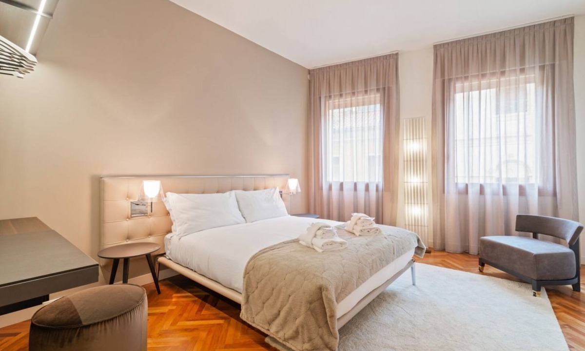 City Center Padova Apartment | GuestHost - Exclusive apartment perfect for 4 guests located in the very center of Padua, in the luxury shopping street, immersed in the magic of the squares, a stone's throw from the Scrovegni Chapel, the Bo, the Palazzo della Ragione, the Duomo and 1