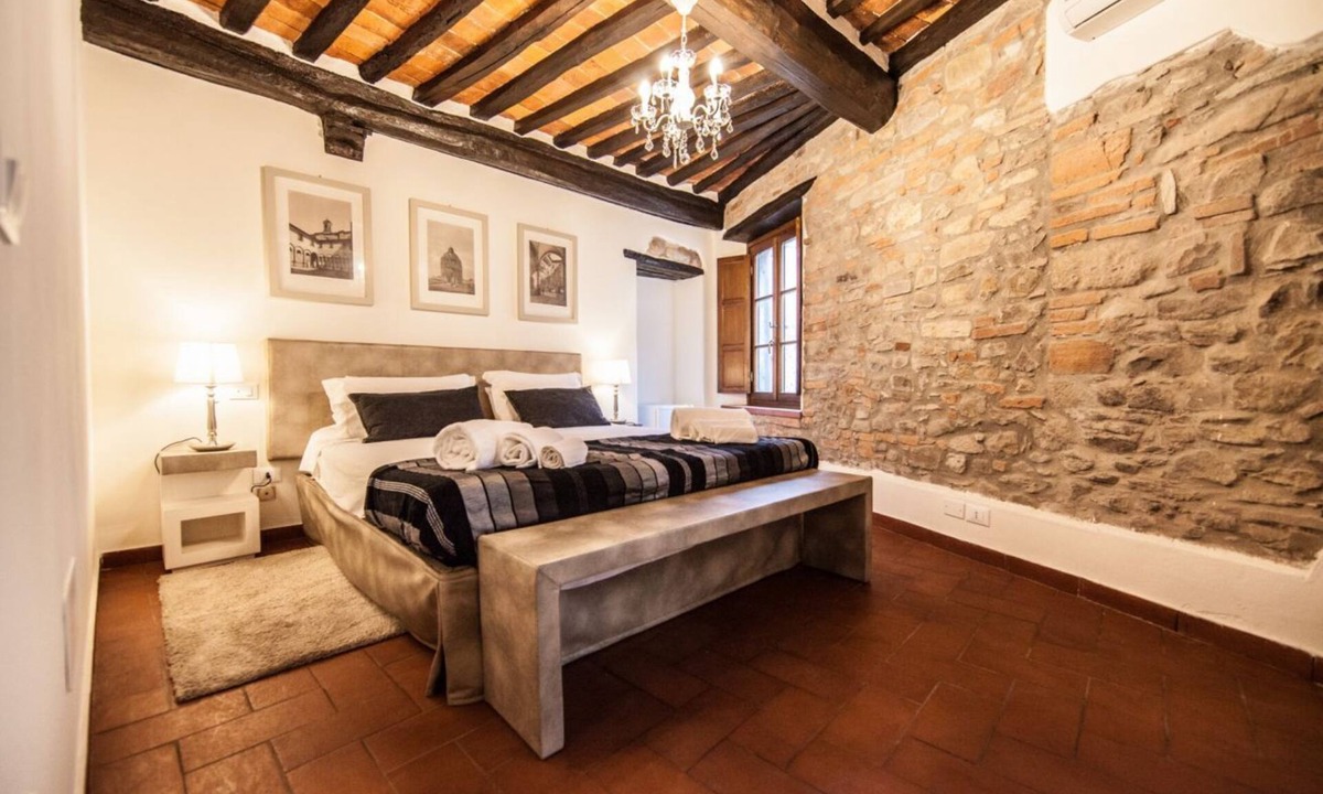 Colle di Compito Apartment | GuestHost - Large and cozy apartment of 176 square meters, which can comfortably accommodate up to 9 people, organized on two levels (ground floor and first floor). The property is located in Colle di Compito, a small medieval village, as well as a quiet