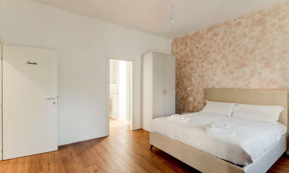 Padova Apartment | GuestHost - Modern 25 sqm room just 6 minutes walk from Sant'Antonio Hospital, able to accommodate up to 3 people. The accommodation is located on the ground floor (raised) of a building without a lift (NOT suitable for disabled people). Please note that