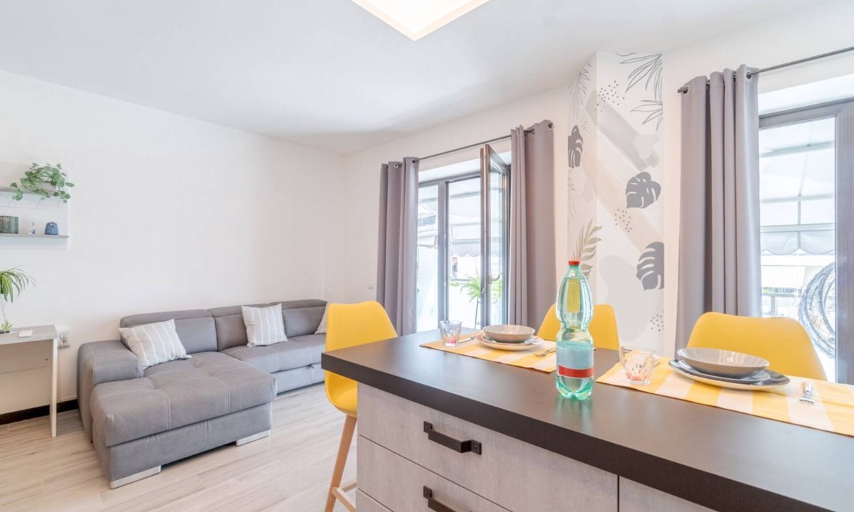 Chiavari Apartment | GuestHost - Modern and comfortable apartment ideal for 2 guests located in a residential area of Chiavari, a few steps from the historic center and the beach. The accommodation is equipped with every comfort: equipped terrace, kitchen, washing machine, a