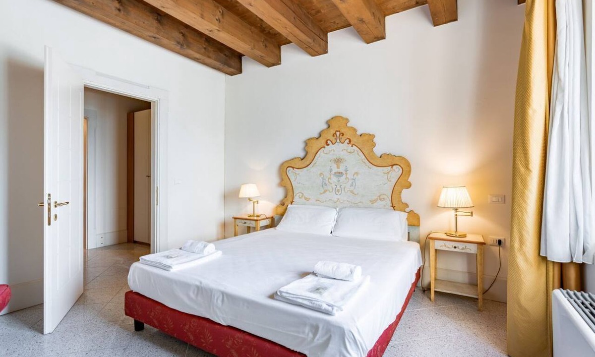 Molina Apartment | GuestHost - Molino Stucky Residence Burchiello Suite
