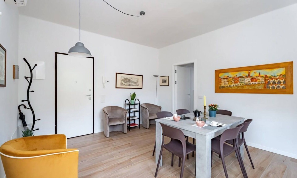 San Zeno Apartment | GuestHost - Nice and modern apartment of 50sqm located on the ground floor (steps to access), can comfortably accommodate up to 2 people.The accommodation is located in a residential and quiet area, just steps from the wonderful Church of San Zeno, Piazz