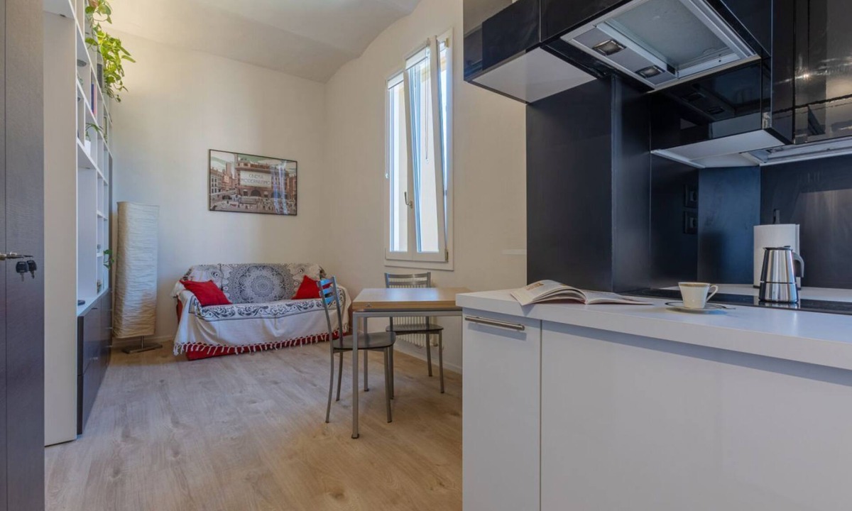 Santo Stefano Apartment | GuestHost - Nice studio apartment perfect for two people, located in a period building without a lift. The apartment is located in a convenient position for any type of stay. Near Giardini Margherita and the Sant'Orsola-Malpighi Hospital, it is also idea