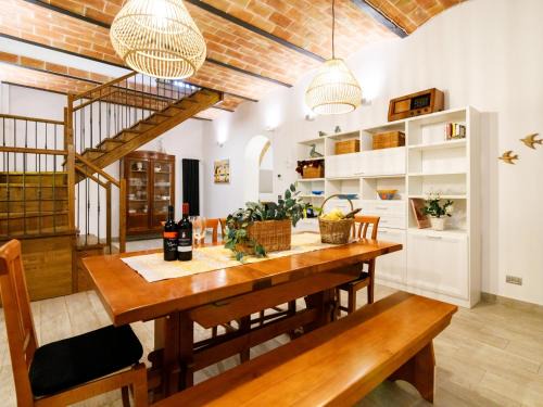 Siena Apartment | GuestHost - Podere Rural Chic - Garden & Parking