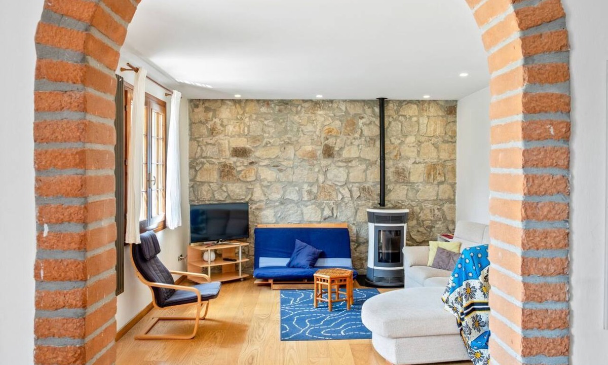 Abano Terme Apartment | GuestHost - Pretty and cozy private house is located in the central area in Abano Terme, a few steps from the Cathedral of San Lorenzo, Piazza Mercato and the Urban Thermal Park, in a quiet and relaxing neighbourhood, spacious and perfect for 6 people. T