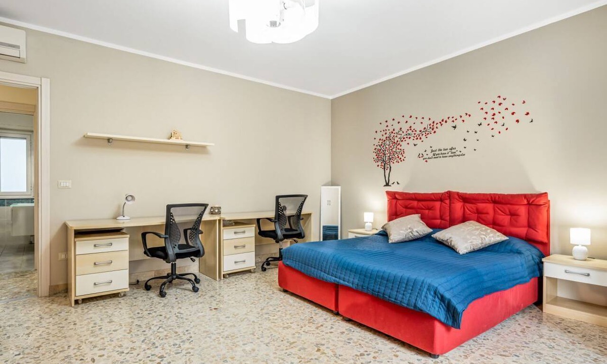 Borgo-Sanzio Apartment | GuestHost - Spacious 100 sqm apartment in Catania, ideal for 8 people, located on the second floor of a building with an elevator (not suitable for disabled individuals). The accommodation features two balconies and is near Villa Bellini, one of the city