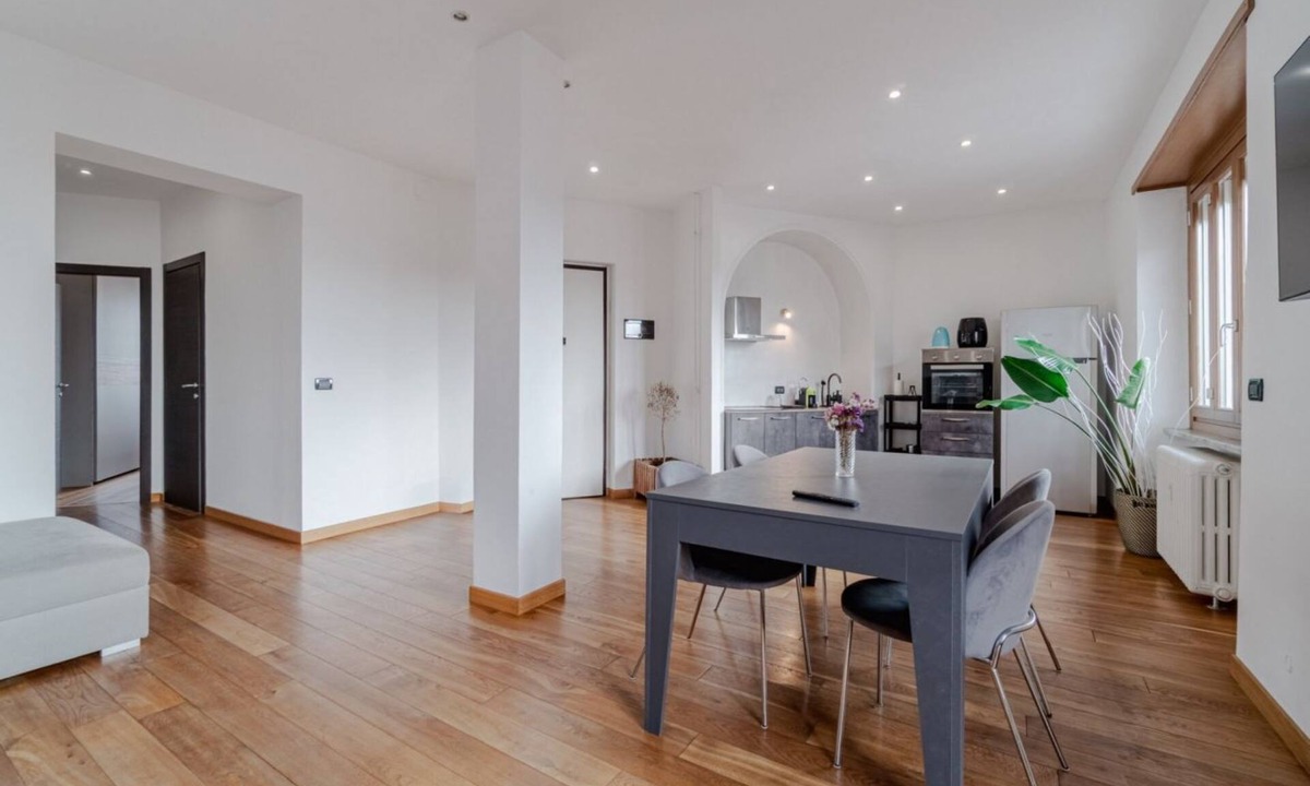 Cenisia Apartment | GuestHost - Spacious and bright apartment of approximately 80 square meters, perfect for four people, located on the fifth floor of a building (NO elevator).The property is located in a quiet area and well-connected to the center of Turin by surface tran