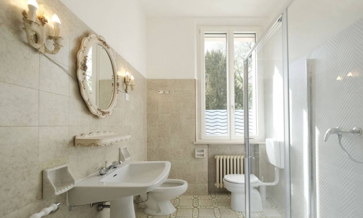 Addizione Erculea Apartment | GuestHost - Stunning villa divided over three levels (ground, first and second), WITHOUT lift. There are internal stairs to access the upper floors.In 410 square meters of space it comfortably accommodates 12 people.Detached villa with a private garden s