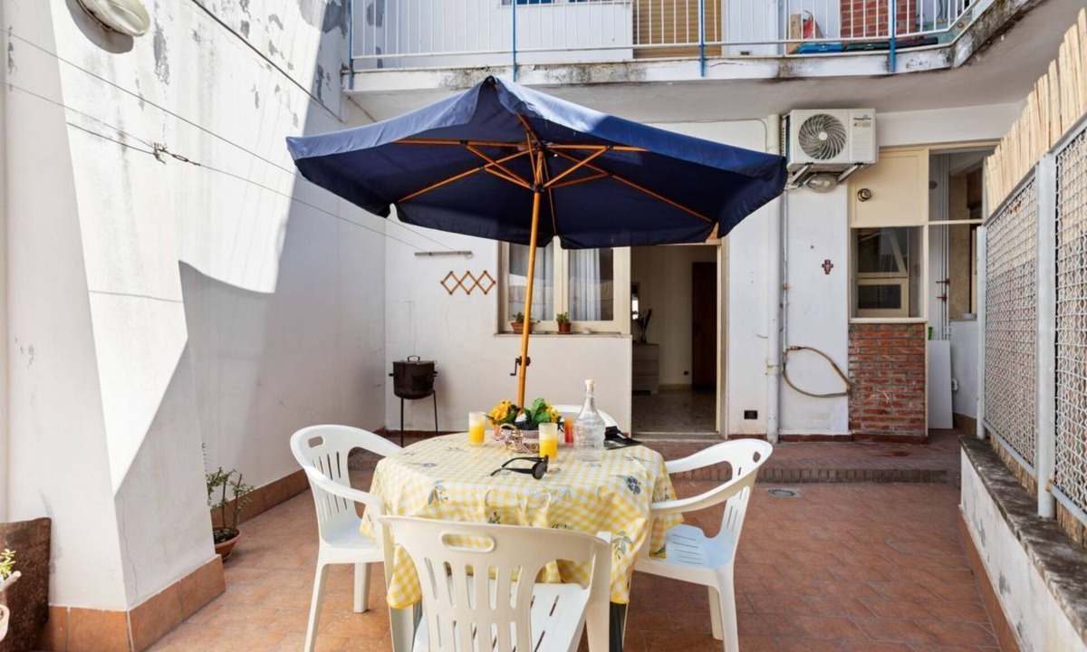 Aci Trezza Apartment | GuestHost - The apartment is located on the first floor of a building without a lift.In 90 square meters of space, it comfortably accommodates 6 people, with two double bedrooms (one of which has direct access to the terrace) and a living room with a dou