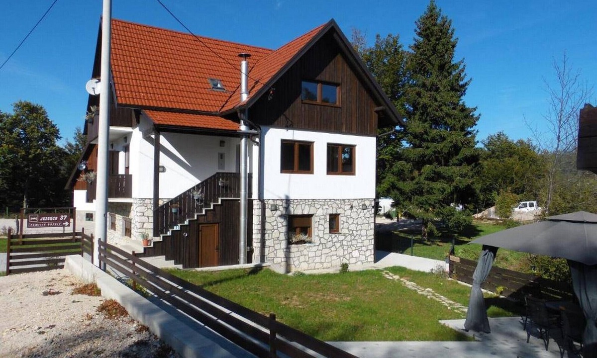 Jezerce Apartment | Guesthouse Family Bosnic -One bedroom apartment with Terrace