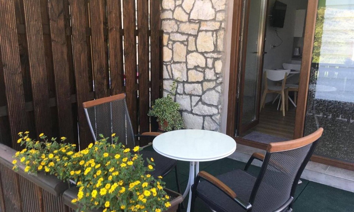 Jezerce House | Guesthouse Family Bosnic - Suite Room with Balcony and kitchenette