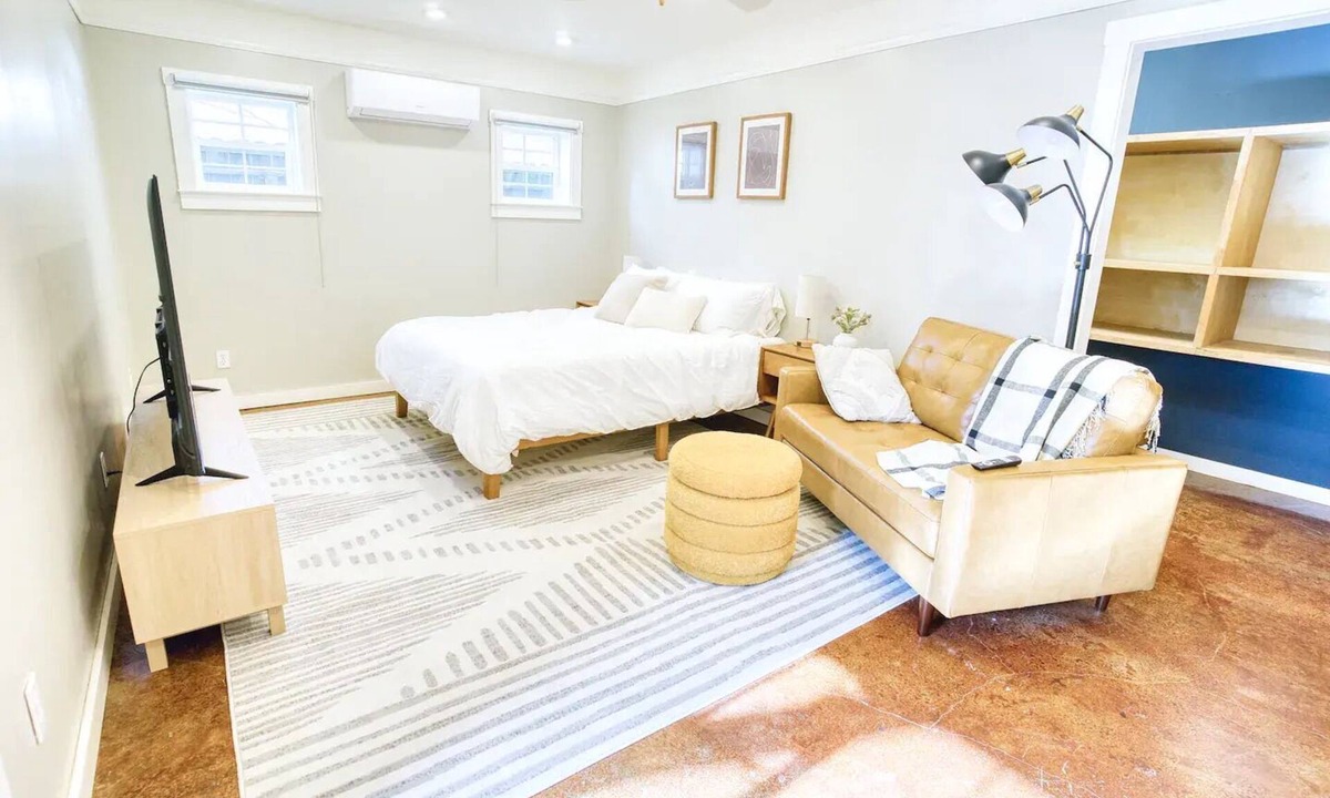 Land Park Cottage | Guesthouse in Friendly, Walkable Neighborhood