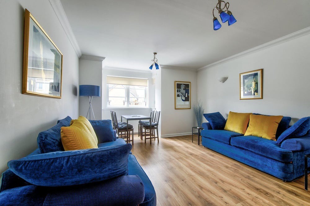Leith Apartment | GuestReady - 2BR in Leith w Ocean Views & Parking