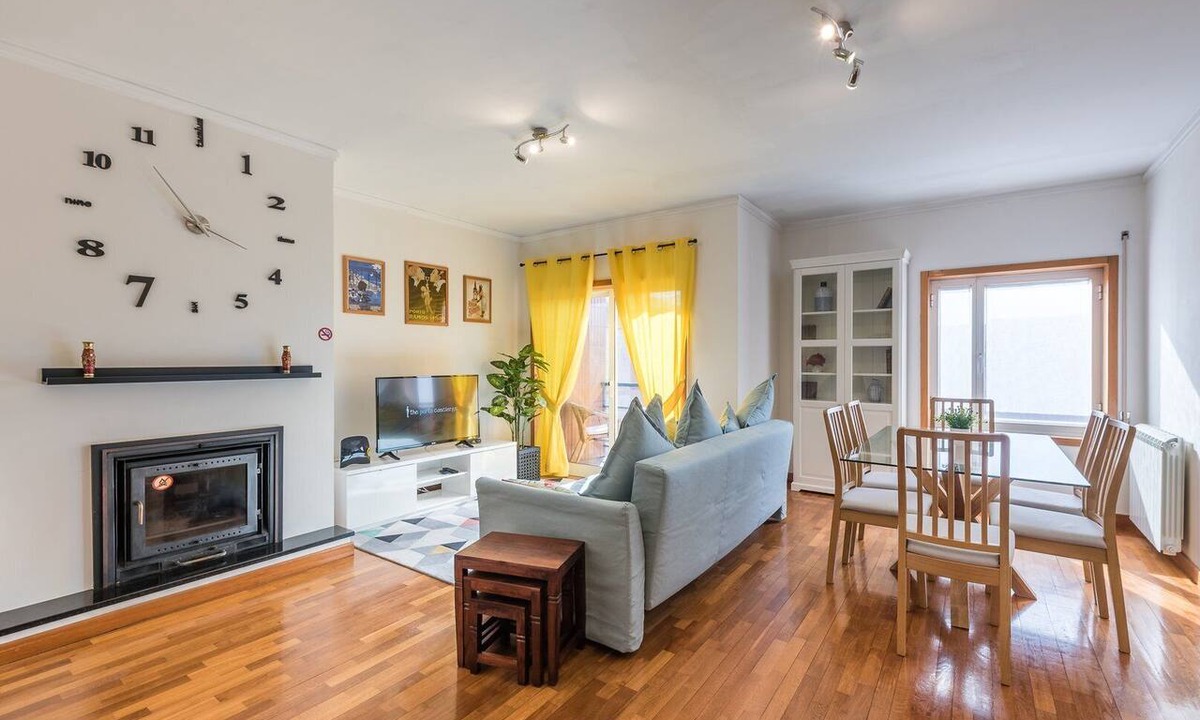Santa Marinha Apartment | GuestReady - Candal Big Watch