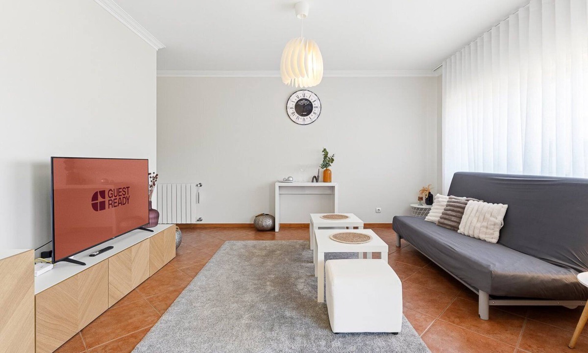 Madalena Apartment | GuestReady - Charming retreat with balcony in Gaia