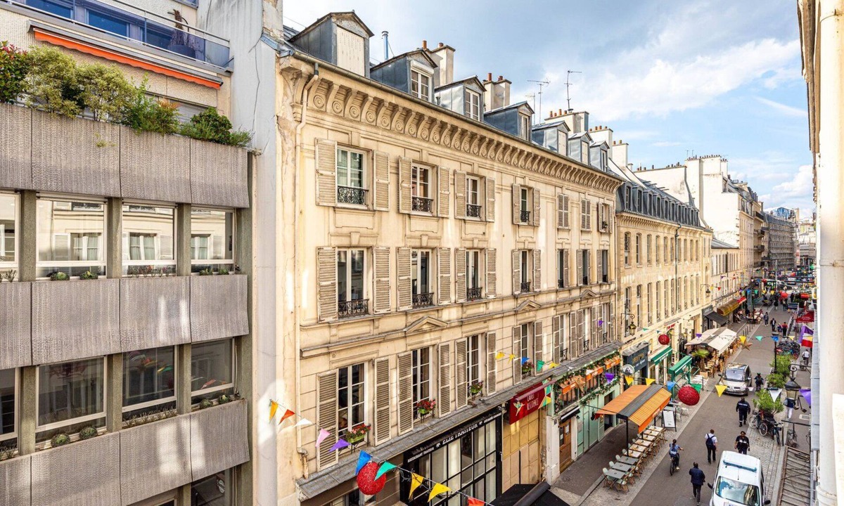Quartier du Faubourg-Montmartre Apartment | GuestReady - Central Parisian Retreat
