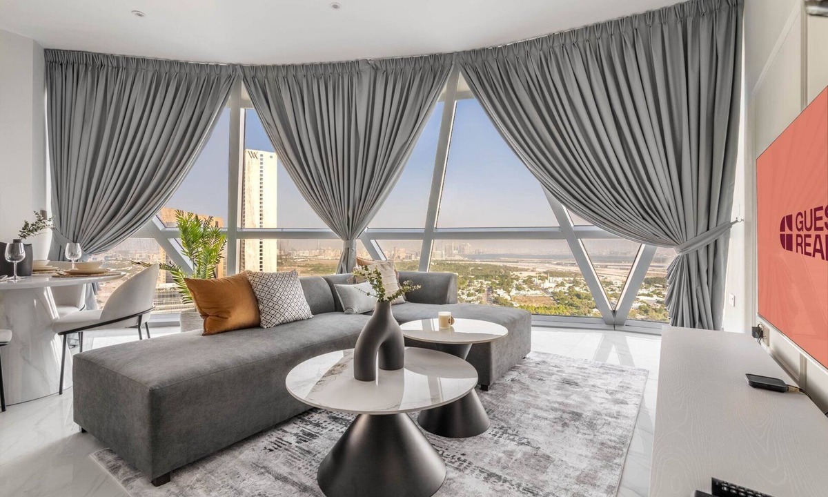 DIFC Apartment | GuestReady - High Floor luxury | Park Towers