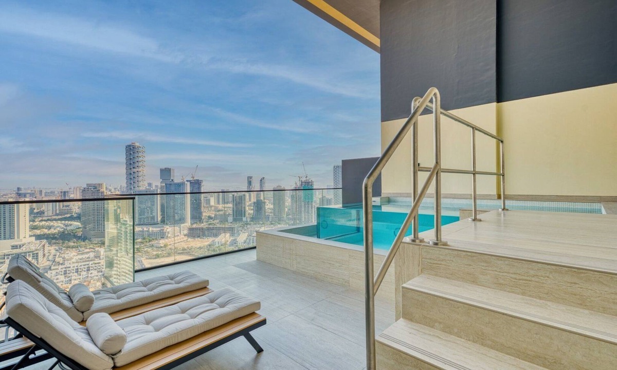 Jumeirah Village Apartment | GuestReady - High floor Luxury with a Private Pool