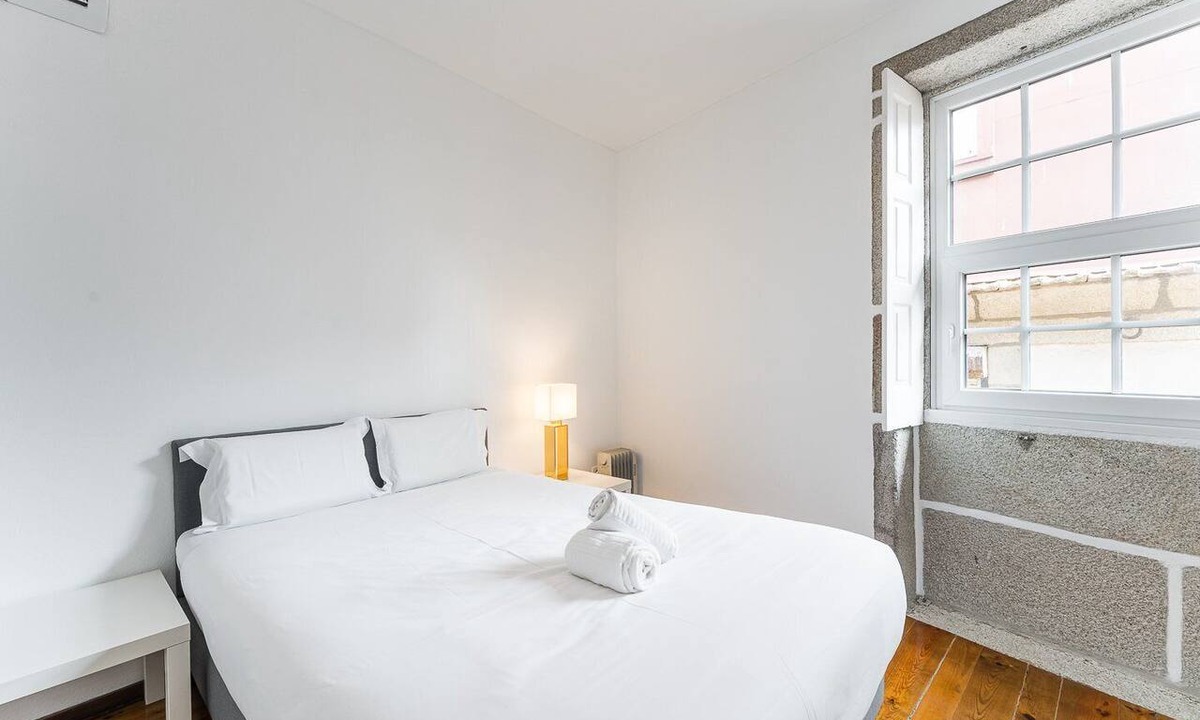 Sao Nicolau Apartment | GuestReady - Modern Duplex, Neo-Classical Building