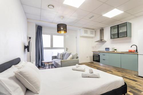 Torrefiel Apartment | GuestReady - Modern loft studio in Valencia
