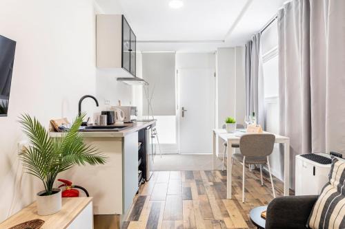 Torrefiel Apartment | GuestReady - Modern Studio for Two