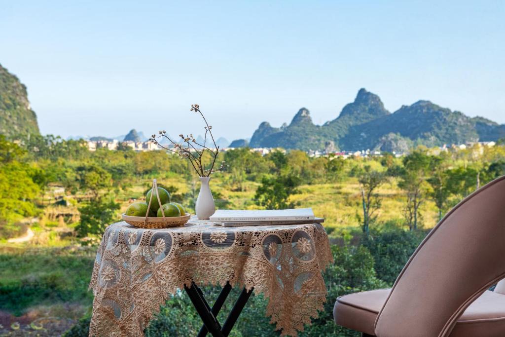 Xiufeng Hotel | Guilin Village Creek Inn -Beside the lake &Fee pick up service over three nights
