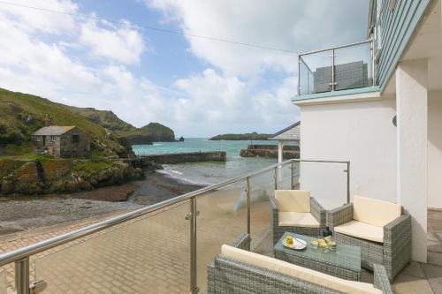 Mullion Apartment | Guinevere