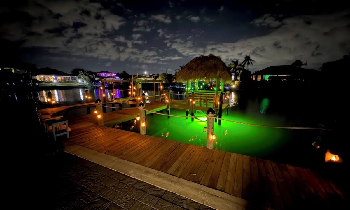 Pelican House | Gulf Access HTD Pool 4 Kayaks Bikes Fish/Beach Gear Fenced Yard Foosball Dog OK