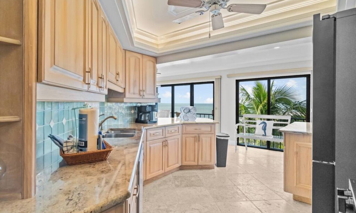 Sanibel Condo | Gulf-Front Escape with Private Rooftop Sundeck & Sweeping Sunset Views