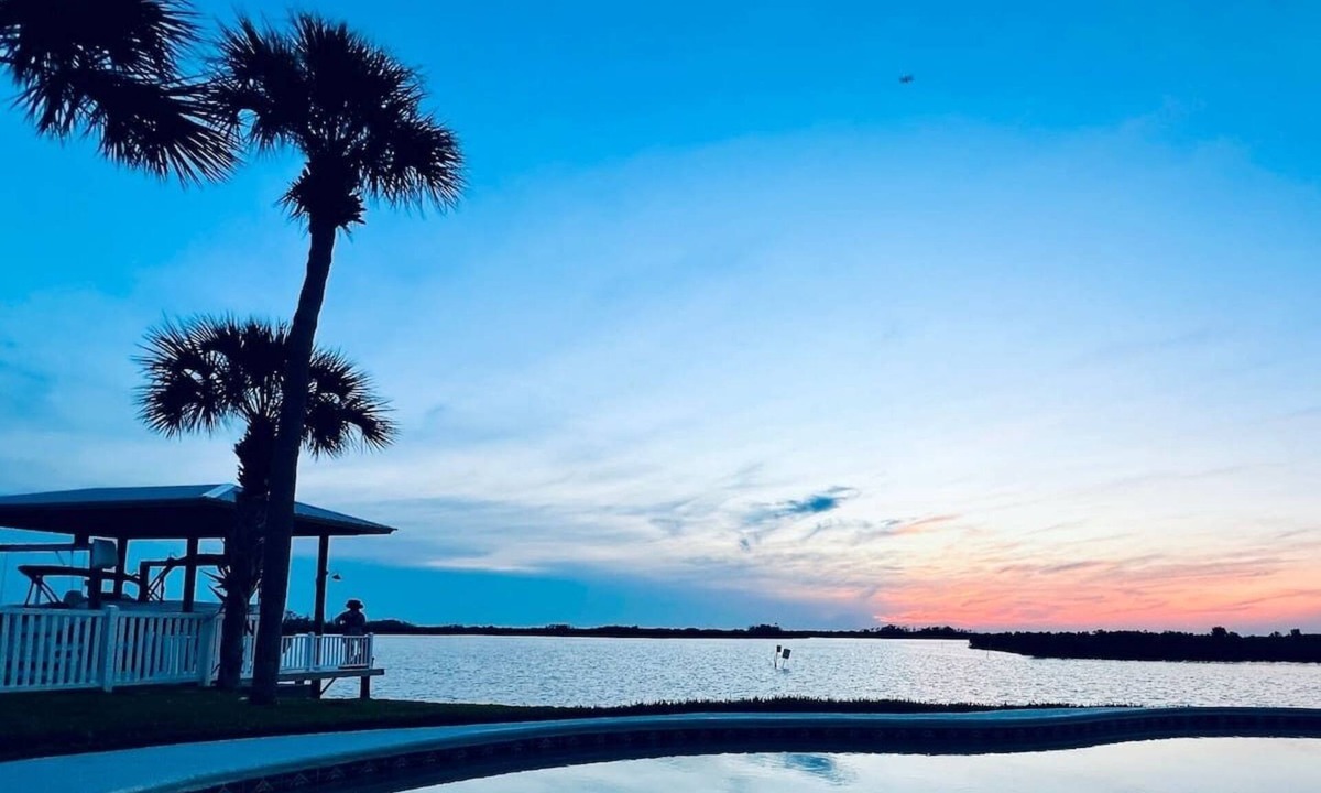 Dixie Shores House | Gulf-Front Retreat w/Private Pool & Kayak Access