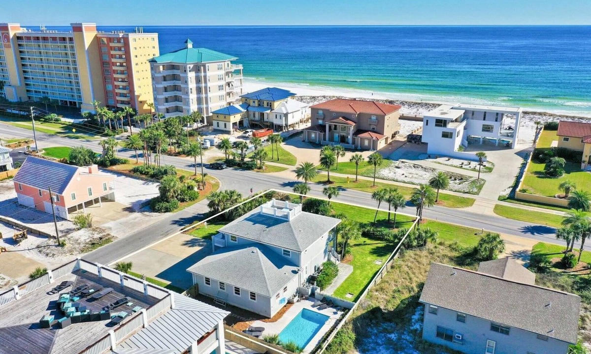 Holiday Isle House | Gulf-View Home with Pool, Game Room & Tiki Cruise