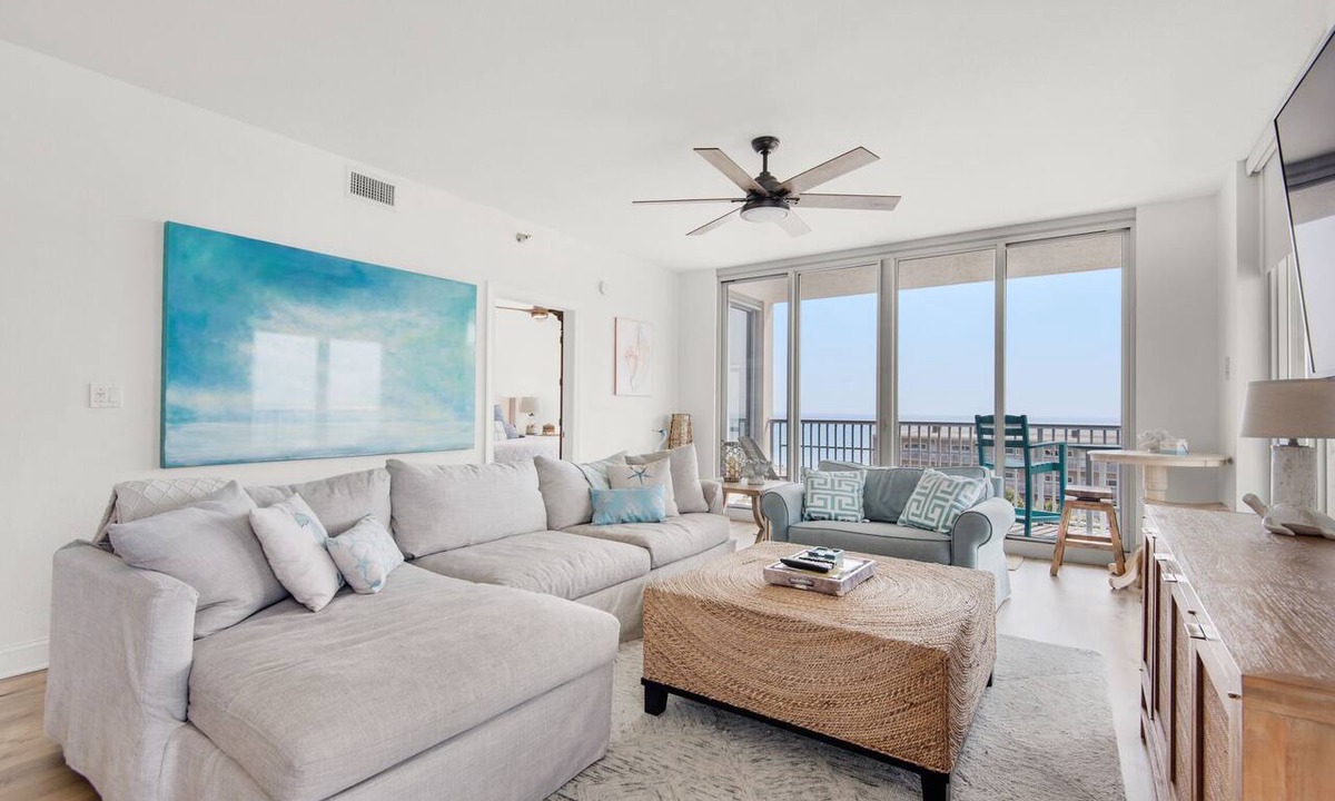 Pensacola Beach Condo | ⛱️Gulf View-Walk2Beach-Freeform Pool-Corner Balcony-3BR Emerald Dolphin 650