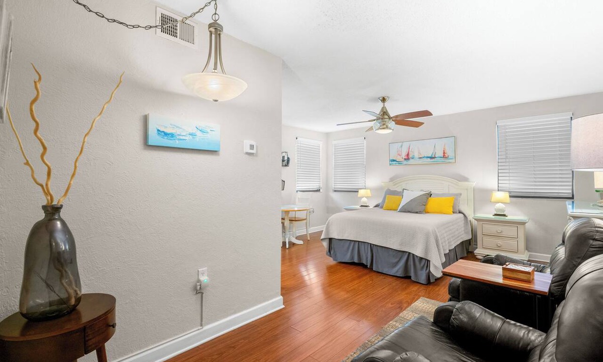 St. Pete Beach Condo | ✨ Gulf Winds Upgraded Condo — Beautiful Remodel with Queen Bed Near the Beach