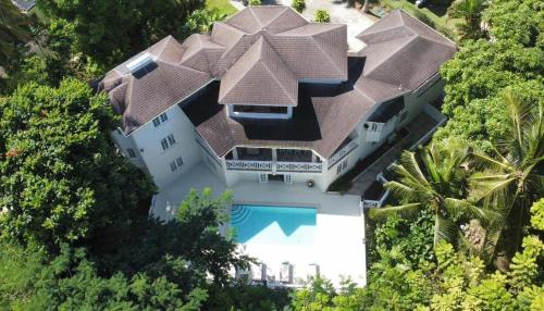 Lascelles Villa | Gully Point