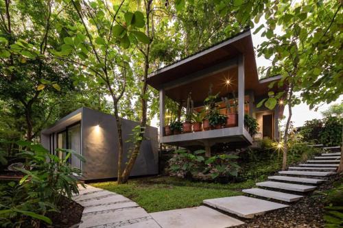 Srimulyo Villa | Guru Giri Forest 2BR Pool Access with Breakfast