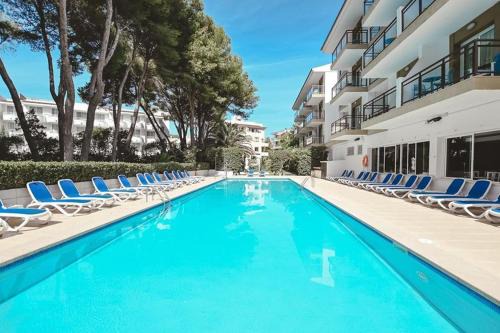 Es Pelats Hotel | Guya Wave Hotel