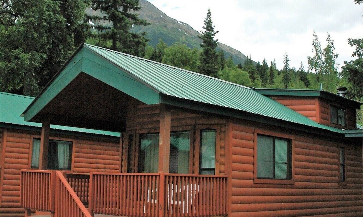 Cooper Landing Cabin | Gwin's Lodge Spruce Chalet #6