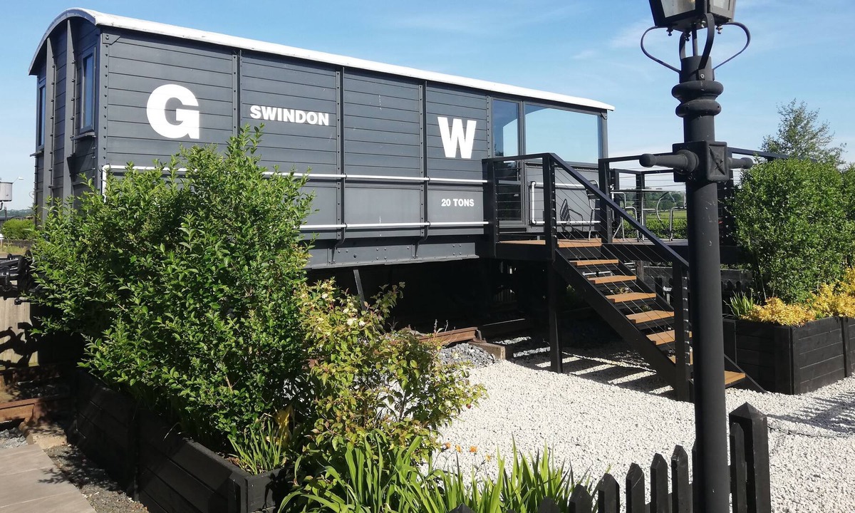 Newenden Cottage | GWR Toad - Original converted train carriage - Sleeps 2 - watch steam trains pass by 20ft away
