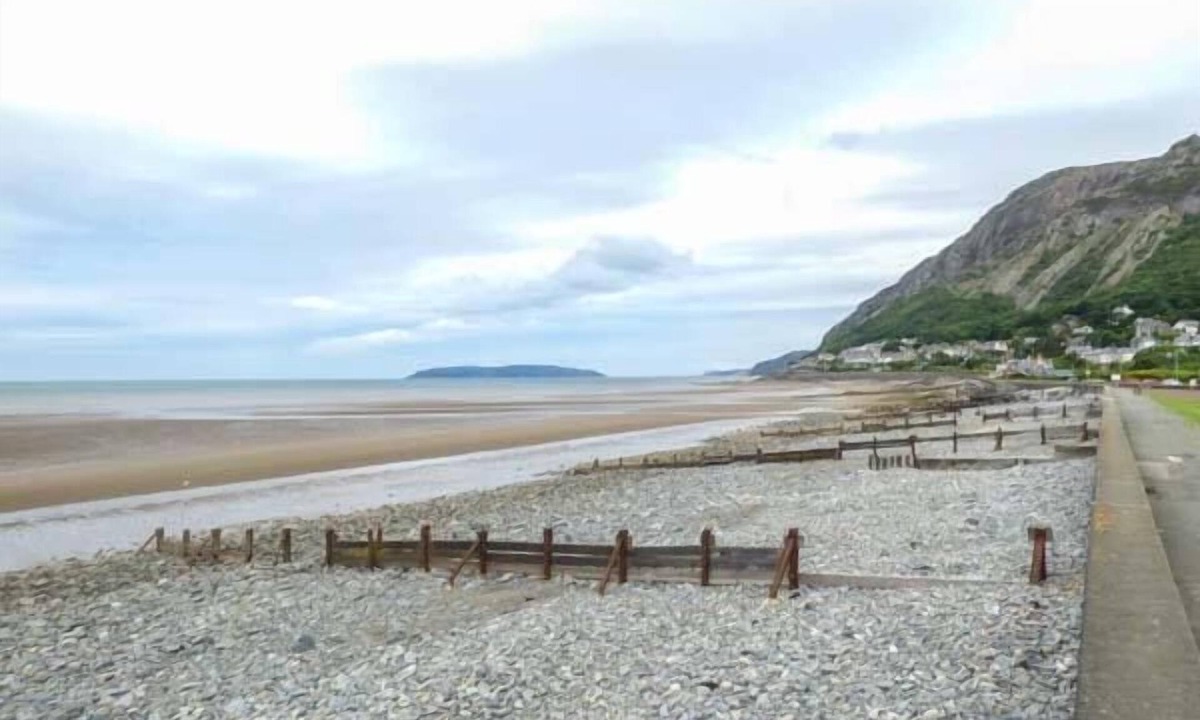 Llanfairfechan Apartment | GWYLANEDD TWO, romantic, country holiday cottage in Llanfairfechan