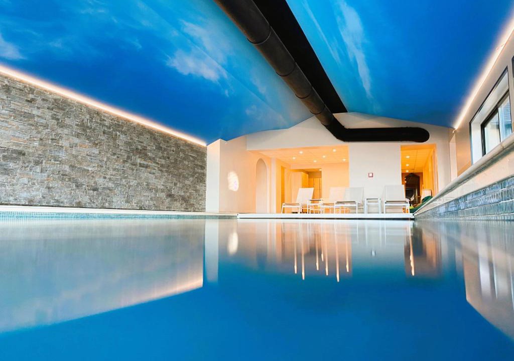 La Riviere-Saint-Sauveur Hotel | Hôtel Antares & Spa