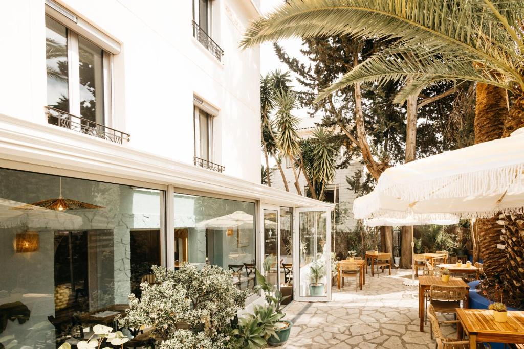 Cap-d'Antibes Hotel | Hôtel Le Petit Castel