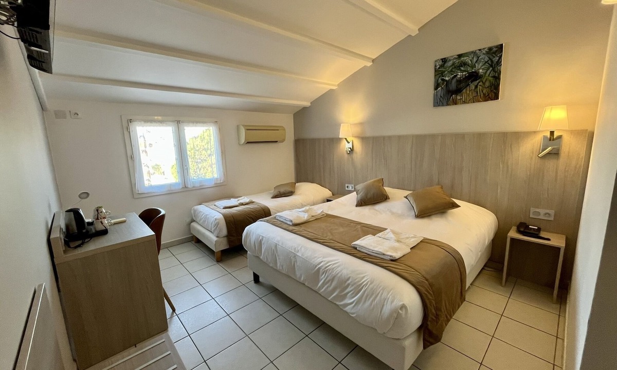 Saintes-Maries-de-la-Mer Hotel | Hôtel les Arcades