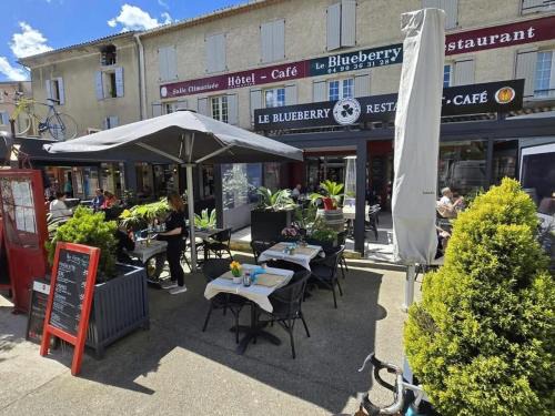 Malaucene Hotel | Hôtel-Restaurant Le Blueberry