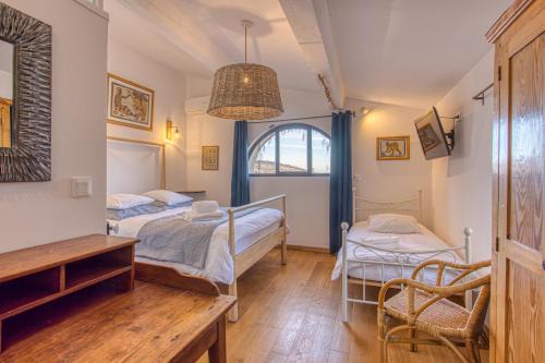 Venasque Hotel | Hôtel Restaurant Les Remparts