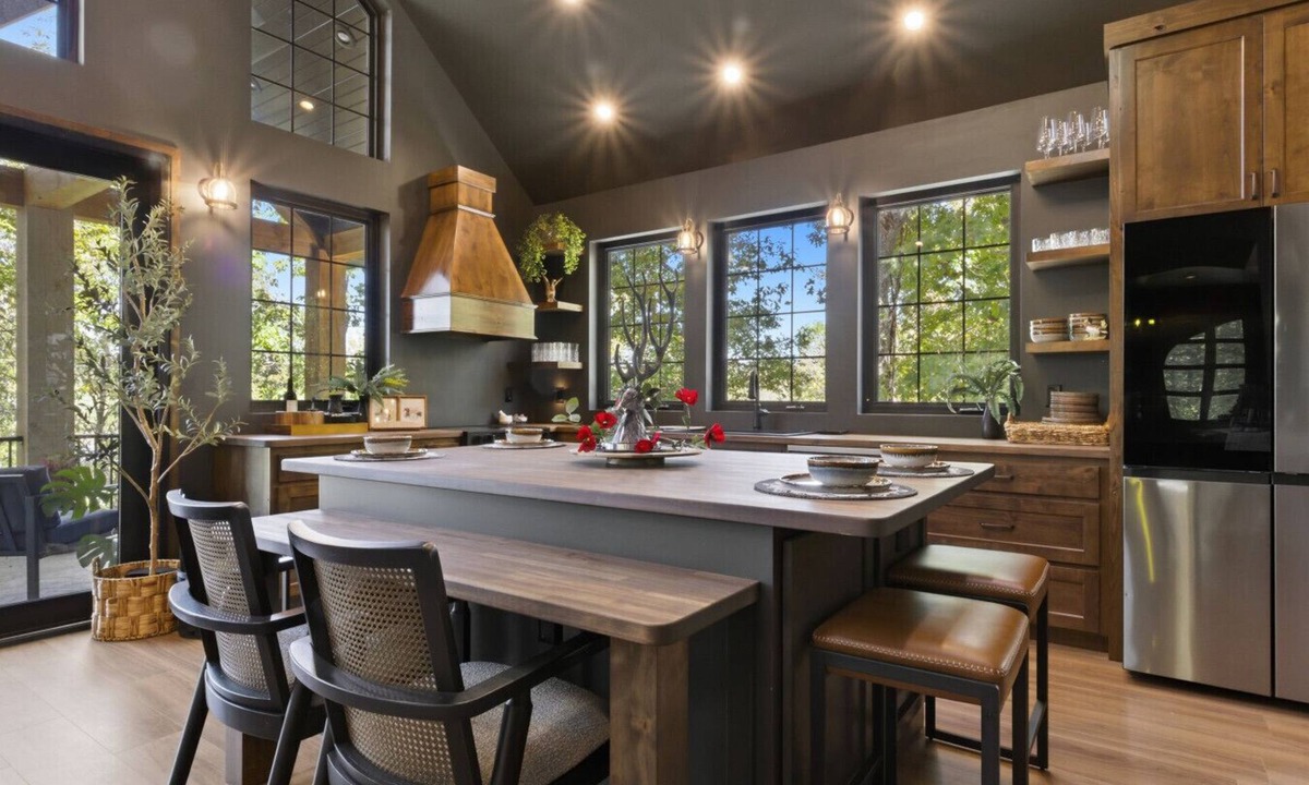 Camdenton House | Ha Ha Hideaway - Views, Hot Tub & More!
