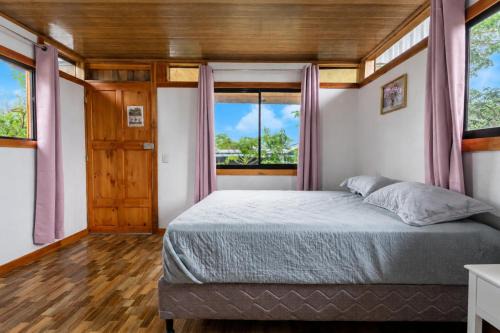 Santa Barbara Cabin | Habitación privada cabañas Bella vista