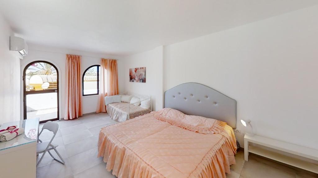 San Fernando Hostel | Habitaciones triples espaciosas con baños privados en Maspalomas