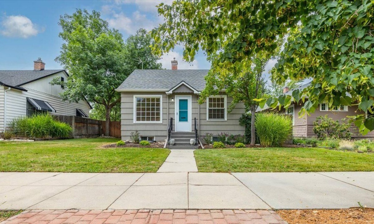 Veterans Park House | #HabitueHomes - West End Getaway
