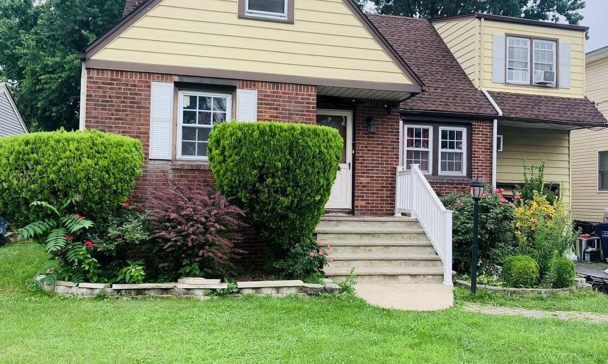 Hackensack House | Hackensack 4Beds/2bath, Newly Renovated Home w parking/backyard